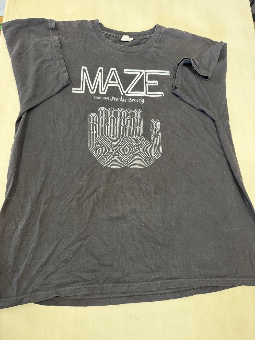 Maze XL black T-shirt Preowned.